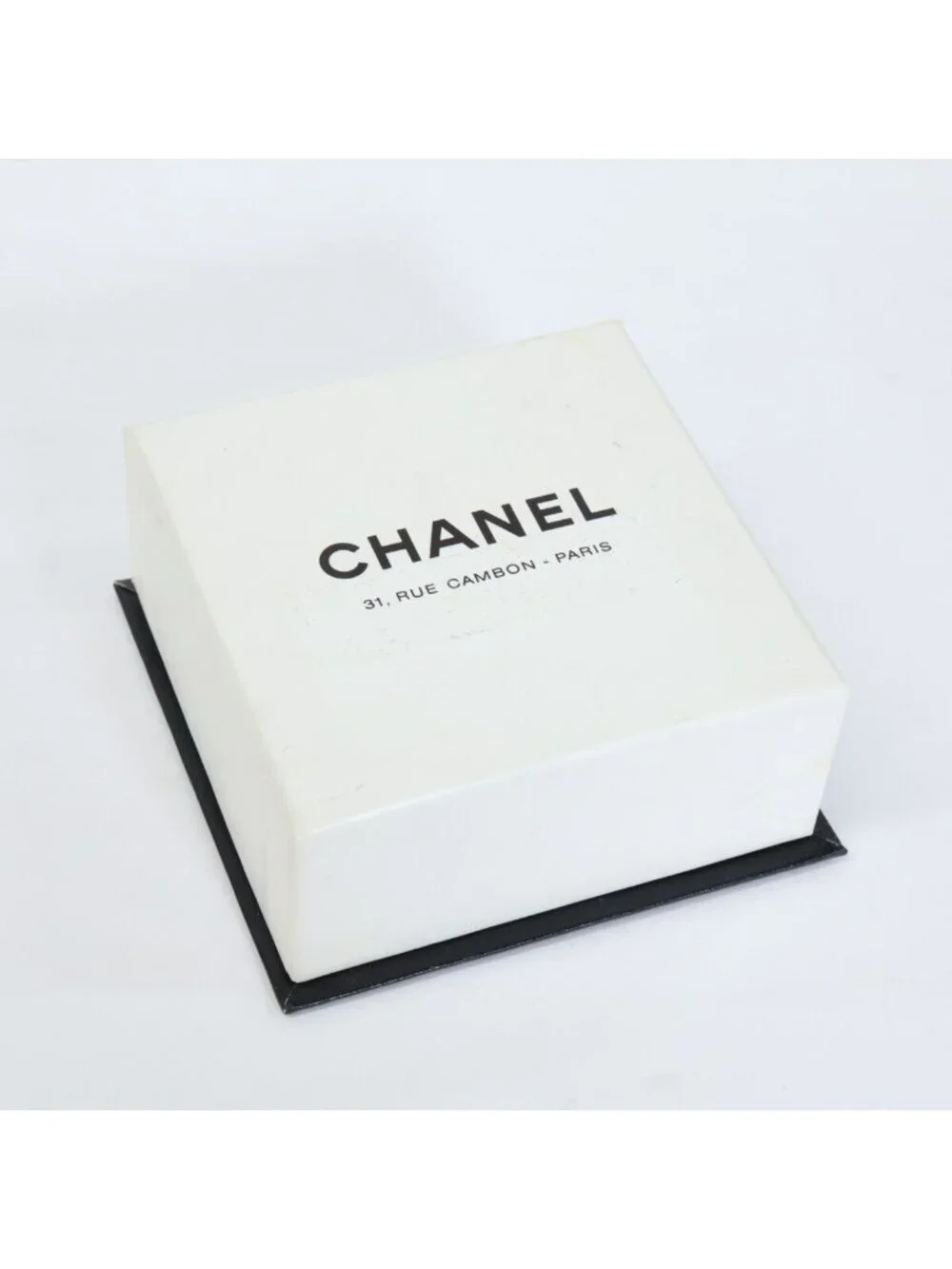 Chanel 2 5 Gripoix Circle Brooch